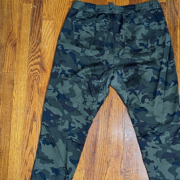 Rue 21 Women's Camo Joggers - Size XL - Picture 4 of 7